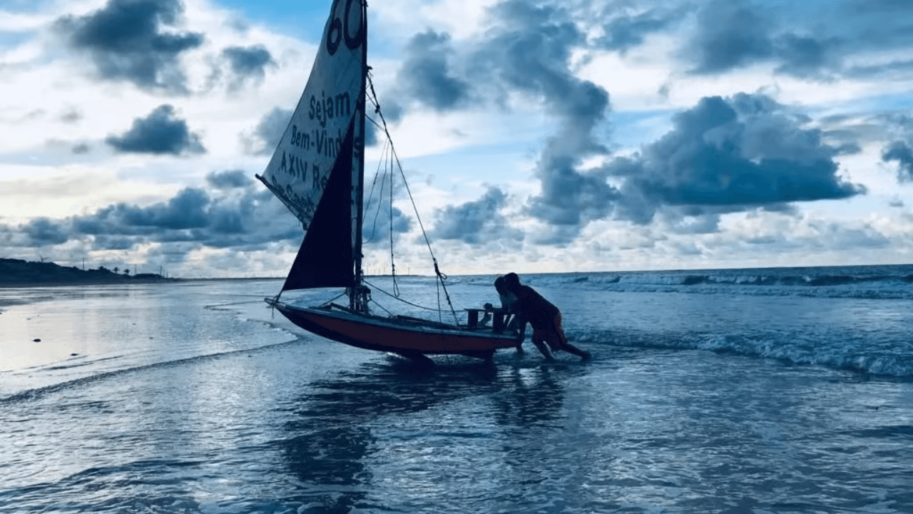 Passeios de barco no mar com pescadores